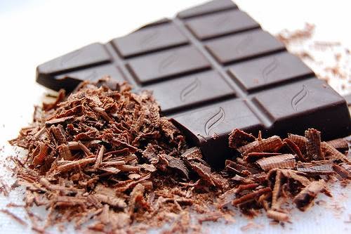 Ştiaţi că unul-două pătrăţele de ciocolată neagră, cu un conţinut de cacao de cel puţin 70%…