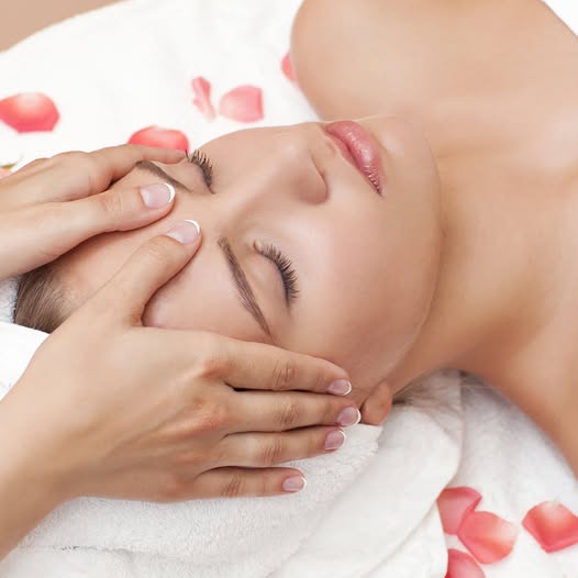 Clinica SANCOS angajează COSMETICIAN!